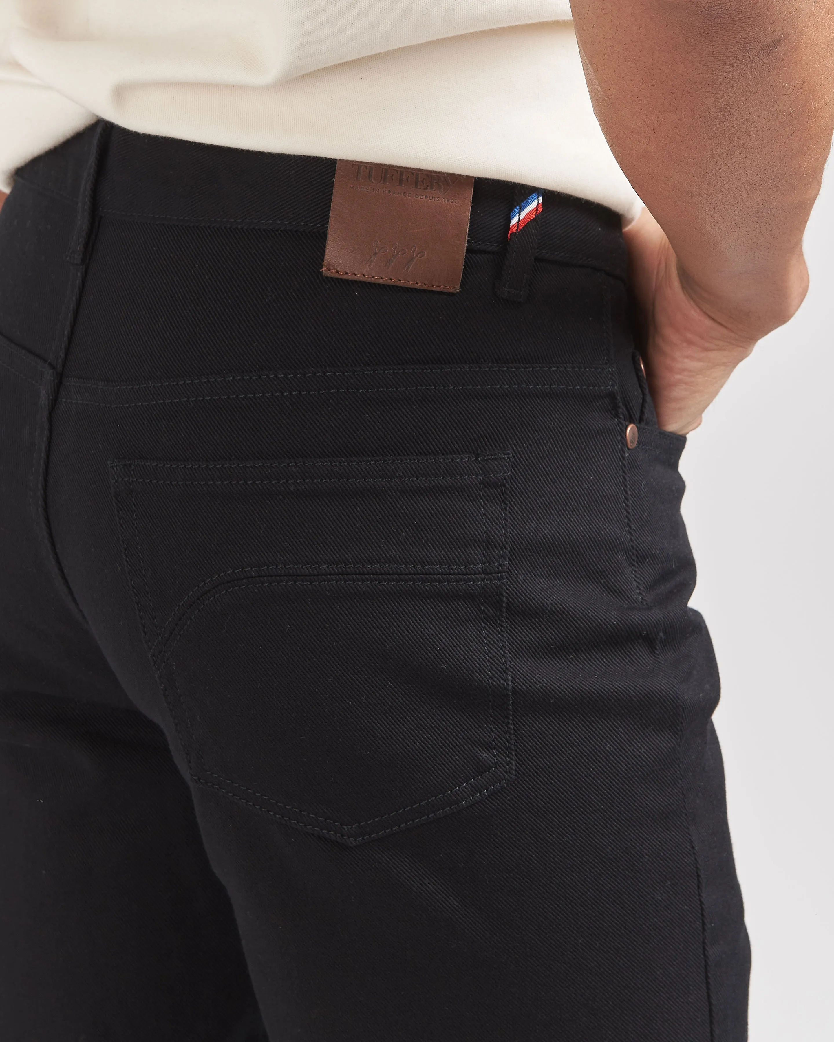 Black straight men's jeans