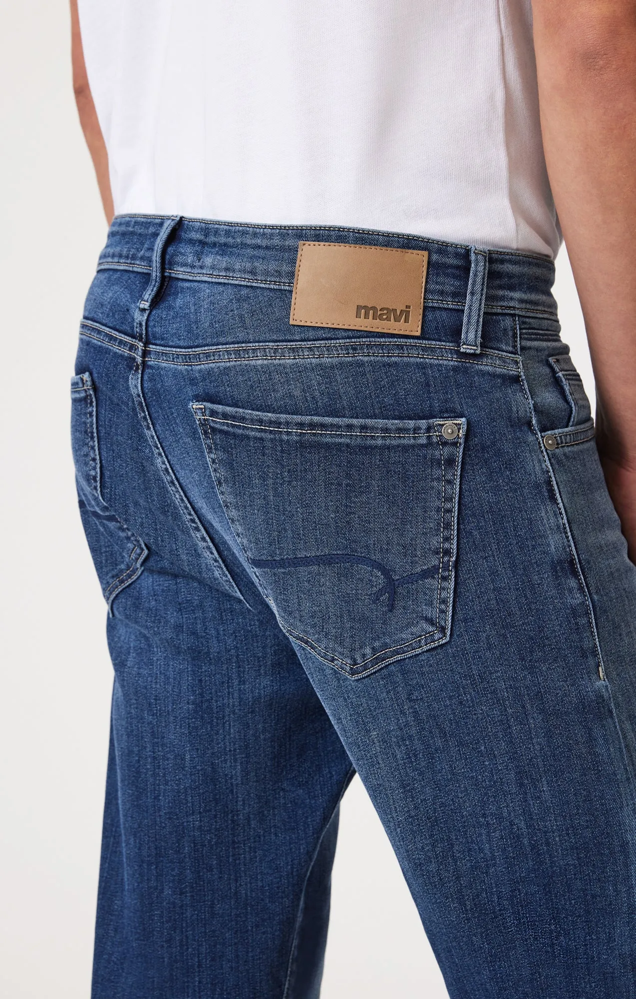 MARCUS SLIM STRAIGHT LEG IN DARK BRUSHED WILLIAMSBURG