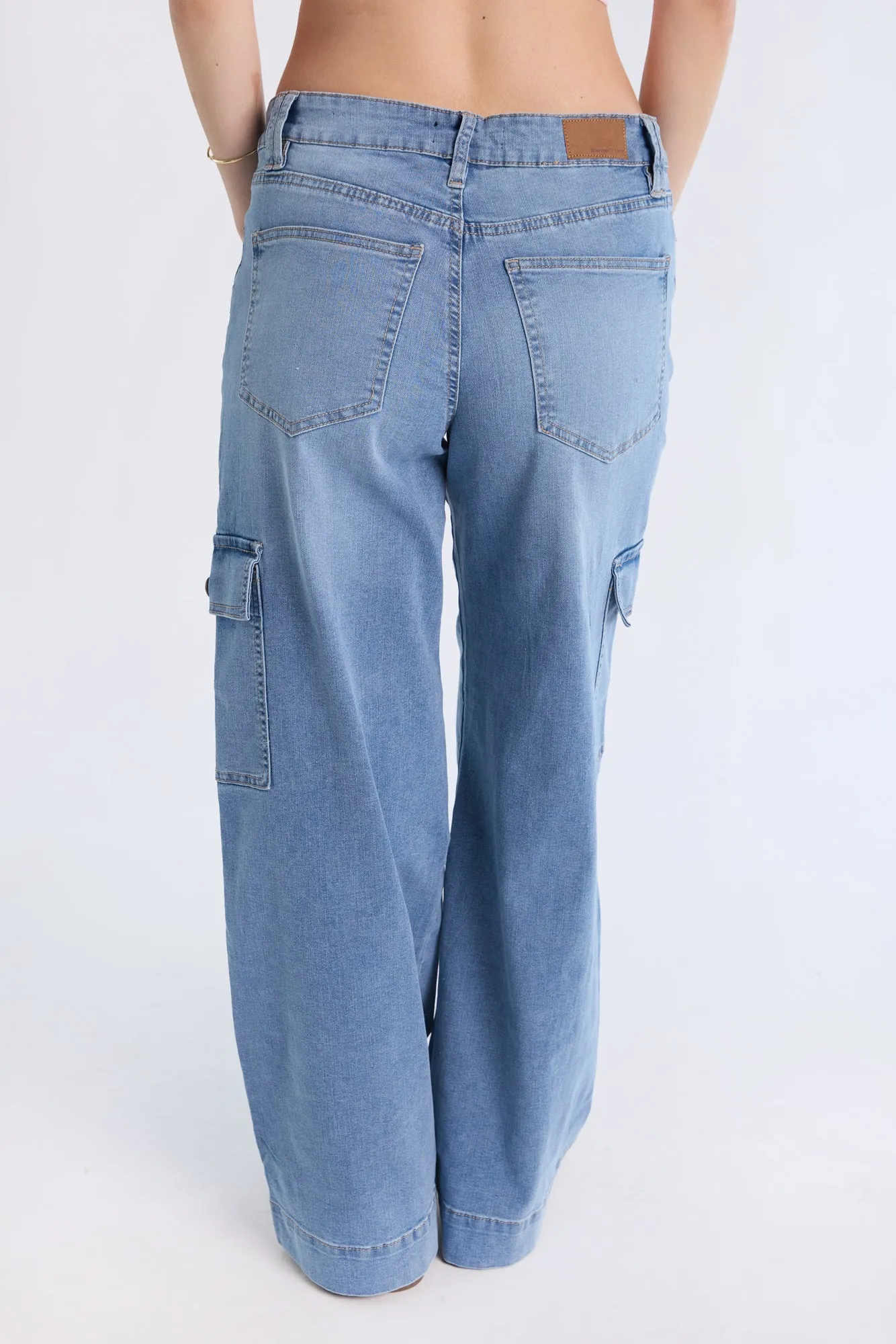 Mid Rise Cargo Wide Leg Jeans