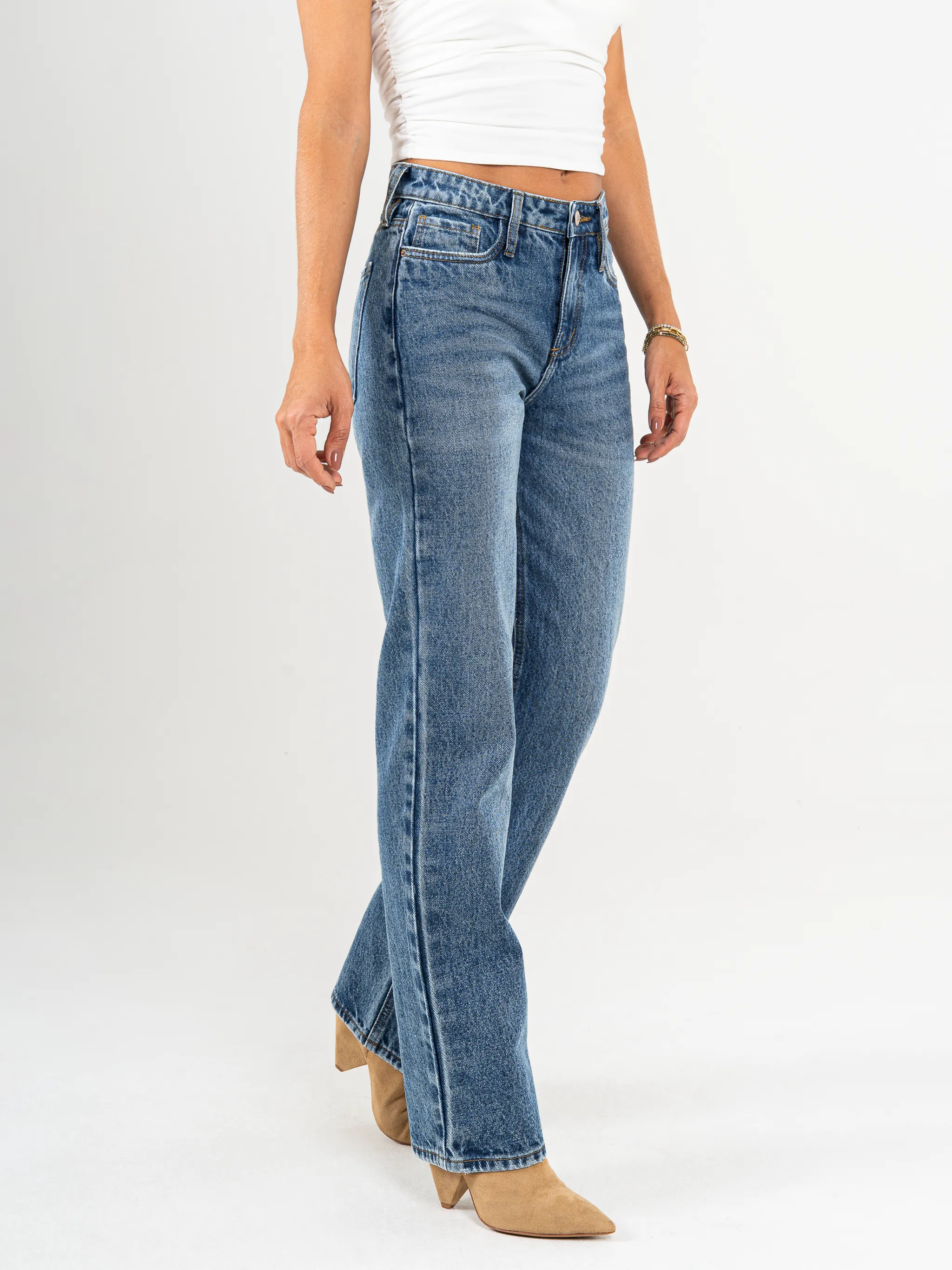 Ref: 065416 Jean straight leg, rígido, tiro medio, tono azul medio