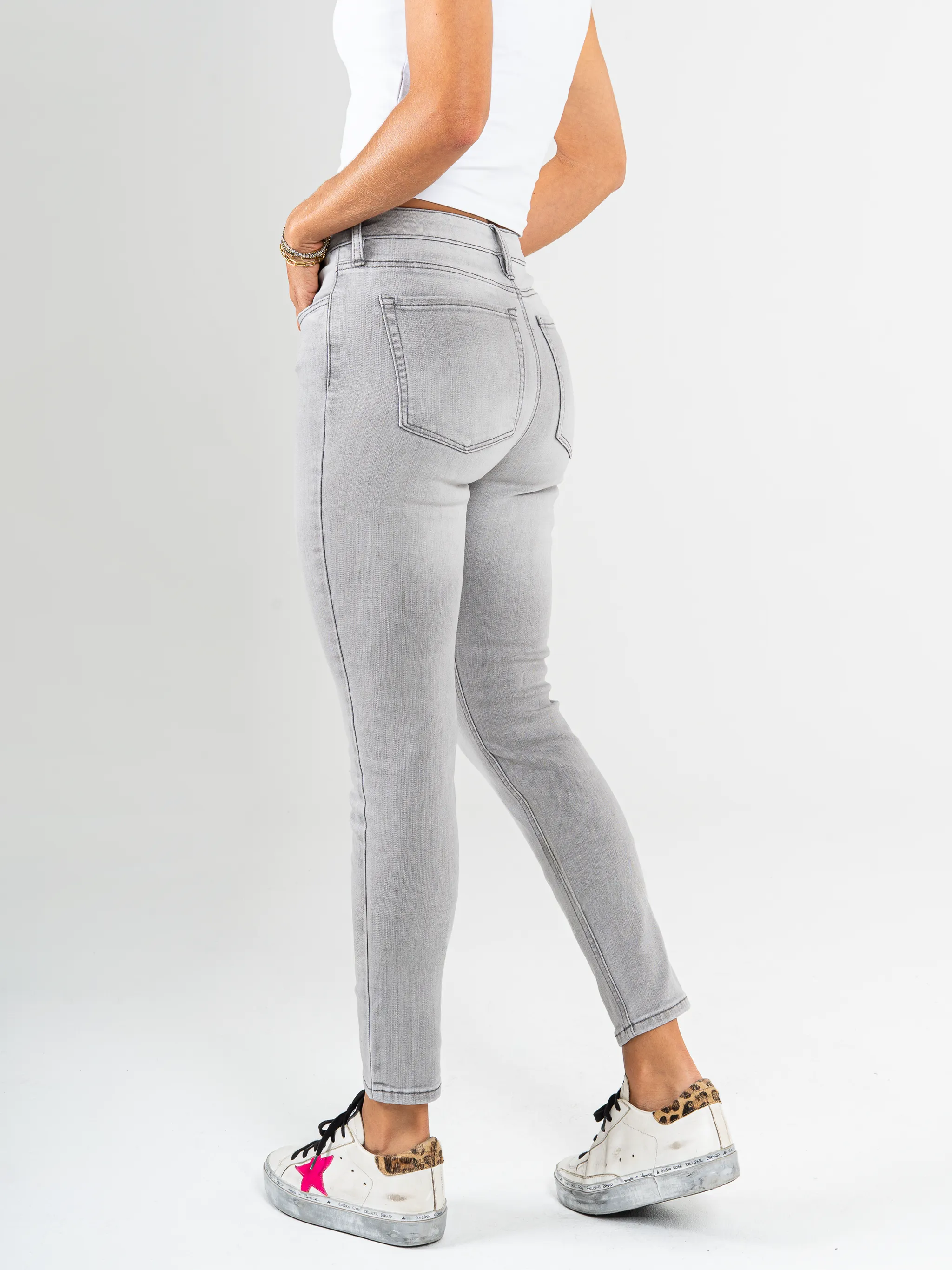 Ref: 065679 Jean skinny, stretch, tiro alto, botones delanteros, gris claro