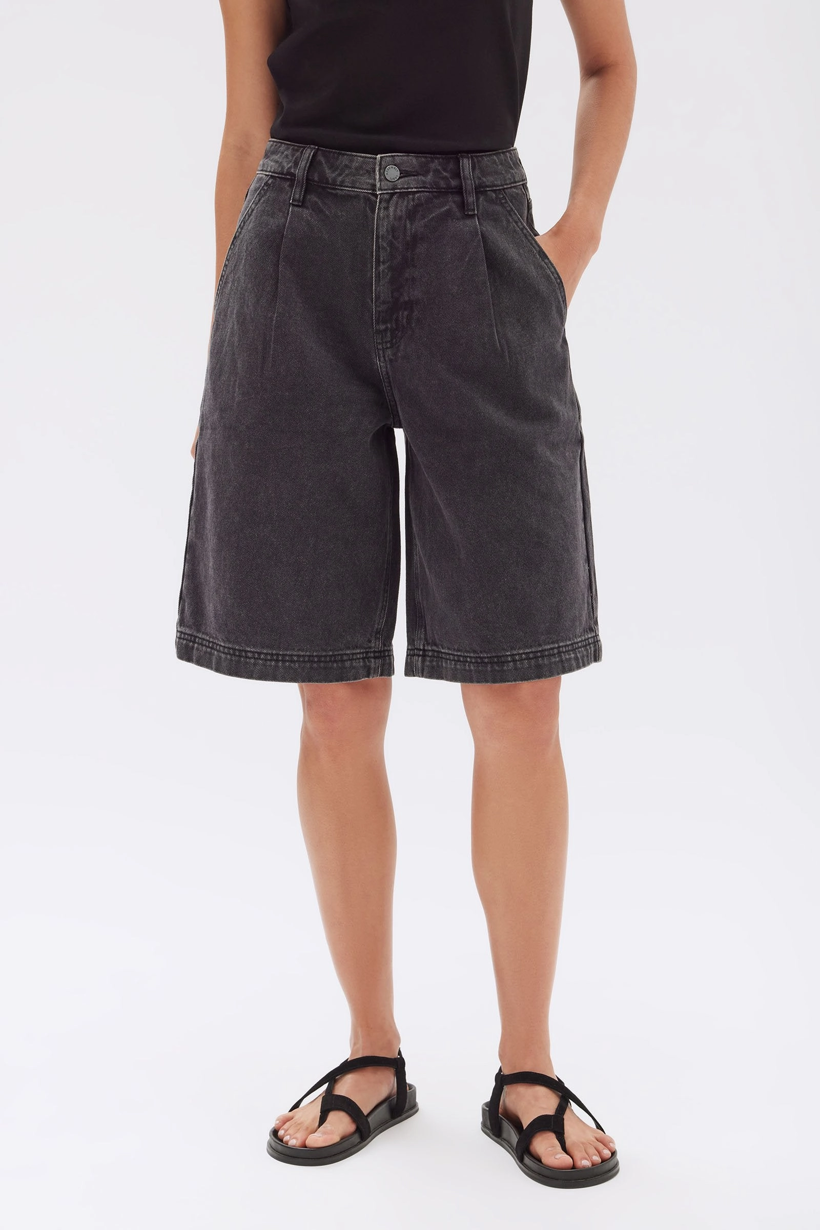 Slack Pleat Denim Short