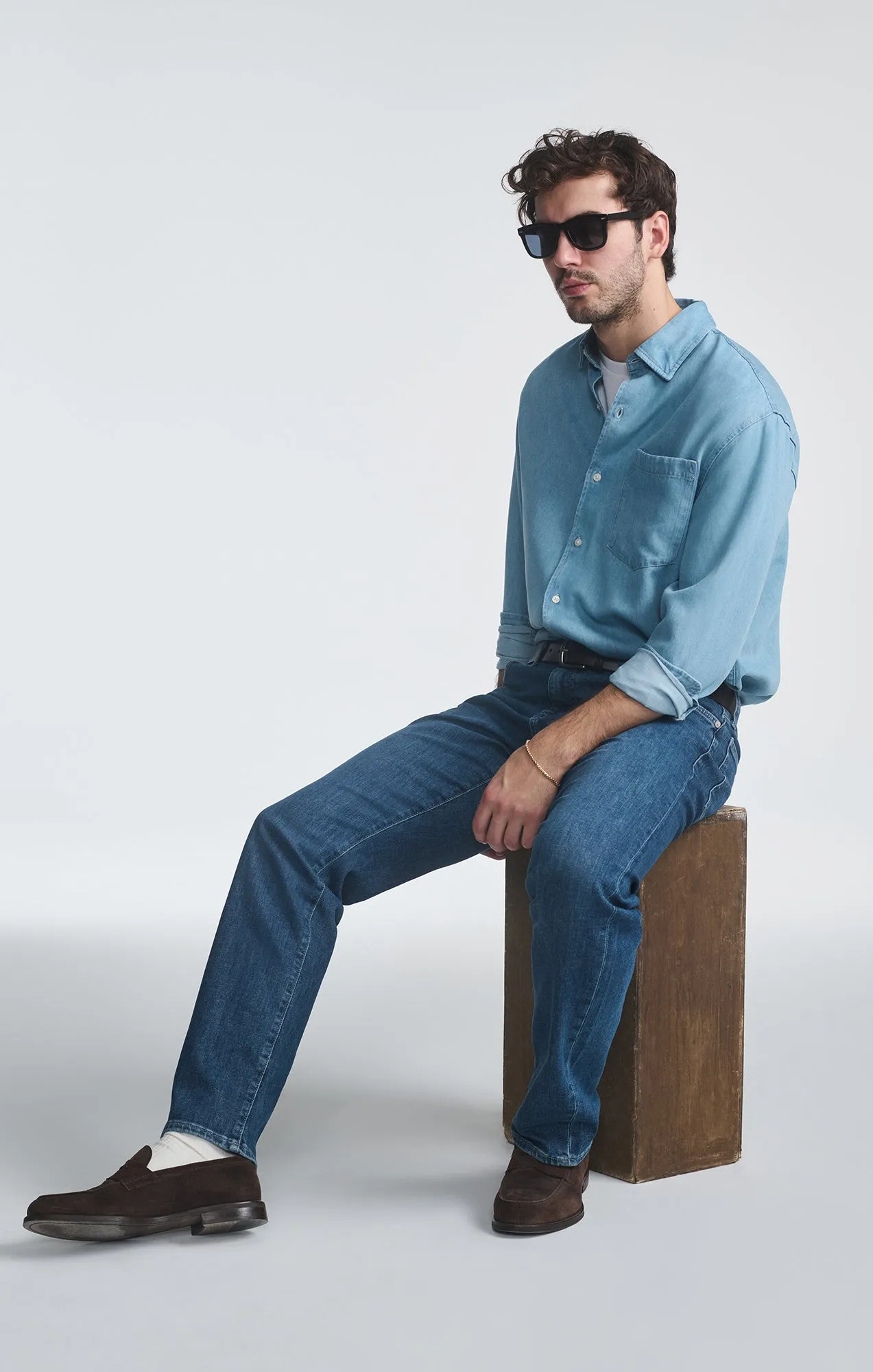 ZACH STRAIGHT LEG IN DEEP USED CLASSIC BLUE