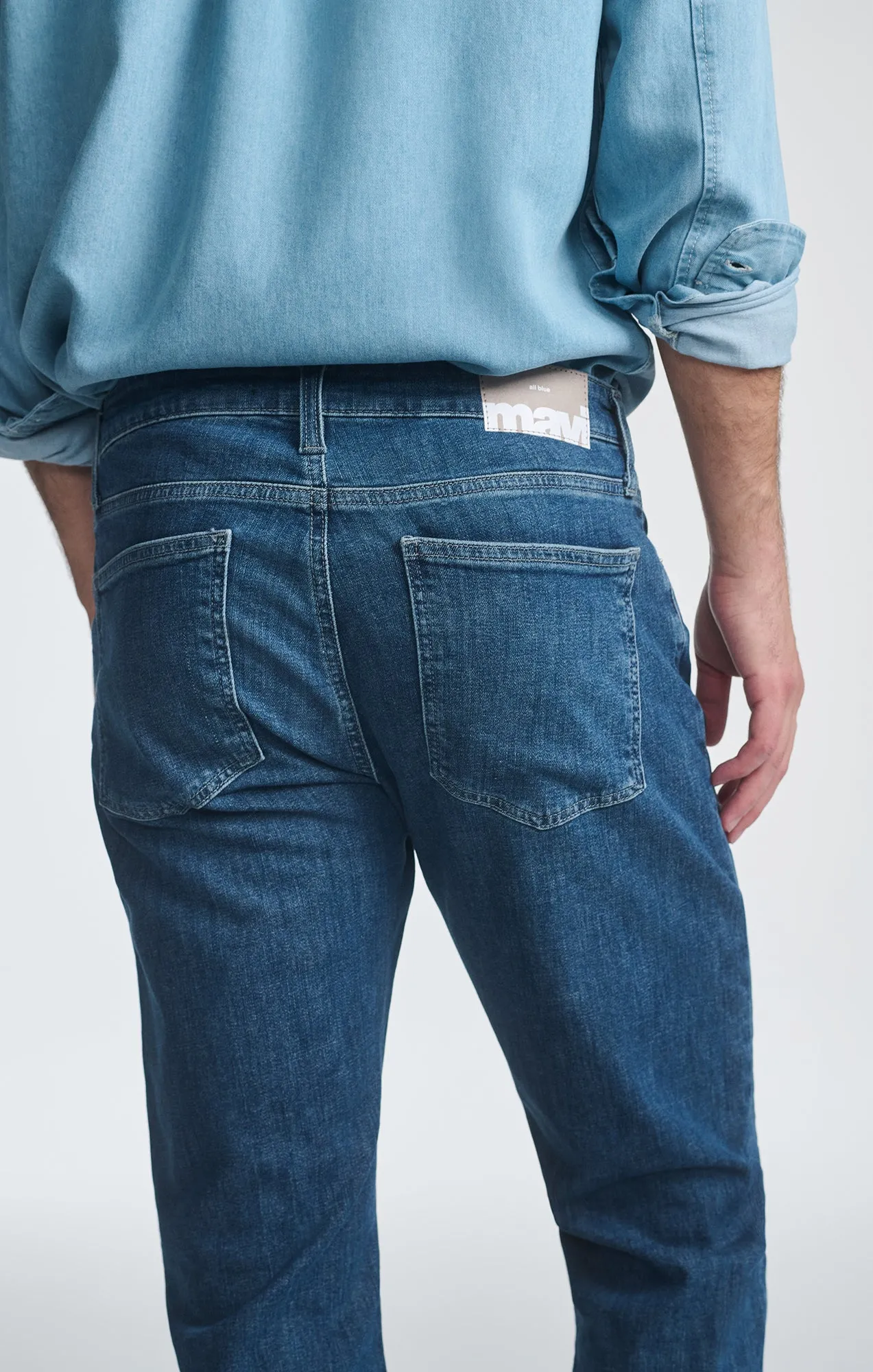 ZACH STRAIGHT LEG IN DEEP USED CLASSIC BLUE