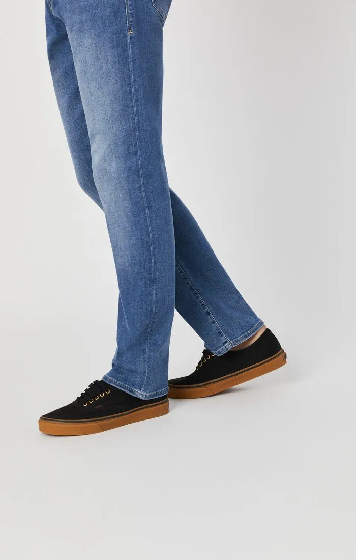ZACH STRAIGHT LEG JEANS IN LIGHT SUPERMOVE